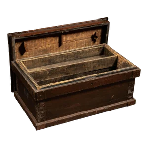 Early 20th Century Early American Wooden Trunk