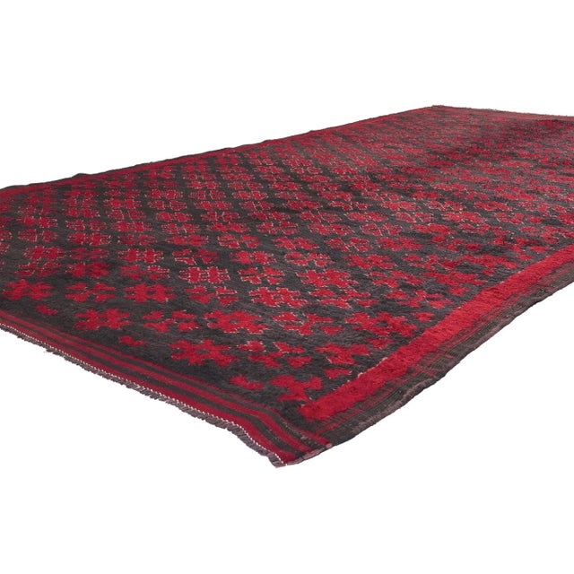 20731 Vintage Taznakht Moroccan Rug, 05'11 x 09'10. This hand knotted wool vintage Taznakht Moroccan rug captures the...