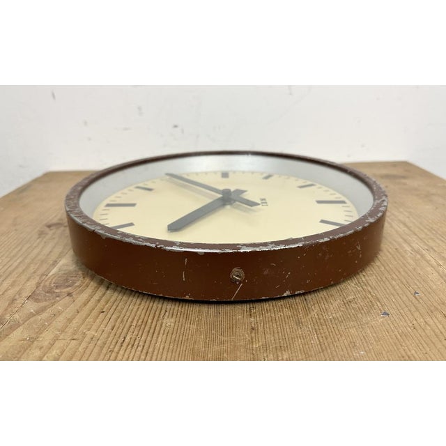 Industrial Brown Factory Wall Clock from IBM, 1950s For Sale - Image 13 of 18