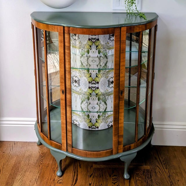 Vintage 1930s curved front display cabinet with professionally refinished high gloss green top and base. Original markings...