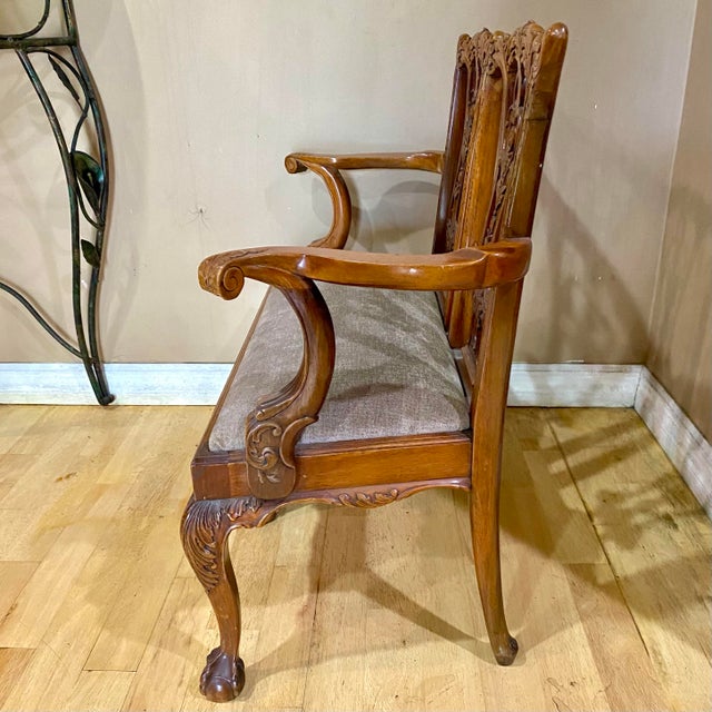 Chestnut VTG 1970s Georgian Furnishing Co. Chippendale Hand-Carved Mahogany Child Settee For Sale - Image 8 of 12