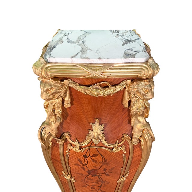 French French Louis XV Ormolu Mounted Pedestals After François Linke Pair Marble Top For Sale - Image 3 of 4