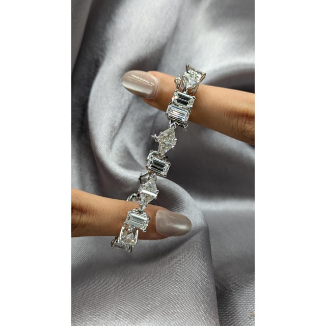 20 Carat Multi Shaped Diamond 18k Gold Bracelet For Sale - Image 12 of 12