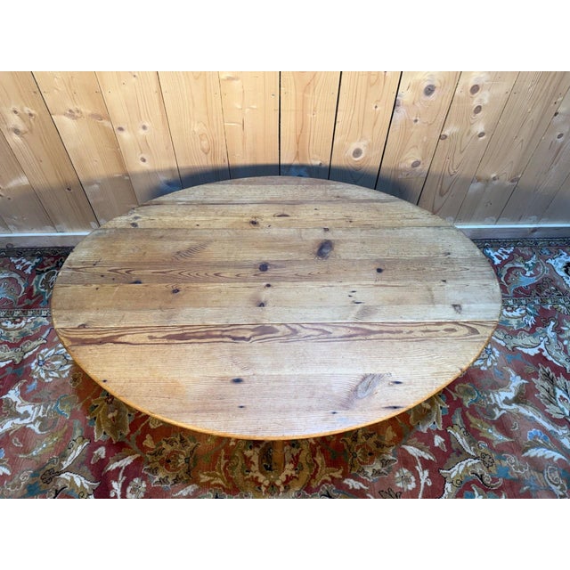 A charming English Gateleg-style coffee table, an authentic example of early 20th-century British furniture. This...