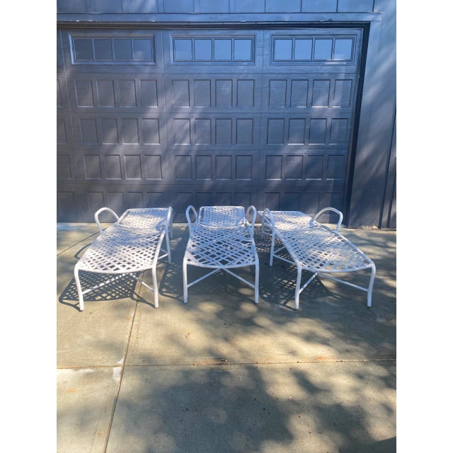 Mid-Century Modern Mid Century Modern Brown Jordan Tamiami Light Gray Outdoor Chaise Lounge For Sale - Image 3 of 6