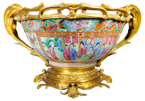 19th Century Chinese Porcelain Rose Medallion in Ormolu Mounted Centerpiece, 1880s