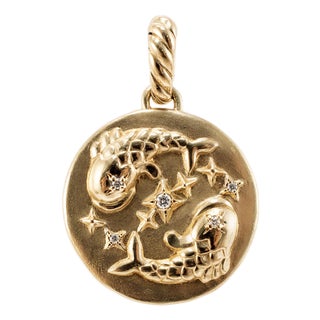 David Yurman 18k Yellow Gold 0.03ct Round Diamond Pisces Amulet Charm Pendant For Sale