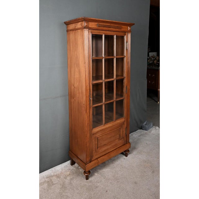 Early 20th Century Louis XVI Style Walnut Display Cabinet For Sale - Image 3 of 18