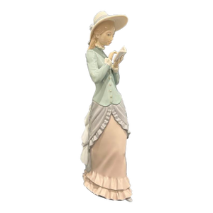 1980s Lladró "Reading" Porcelain Figurine ("De Paseo Y Lectura")