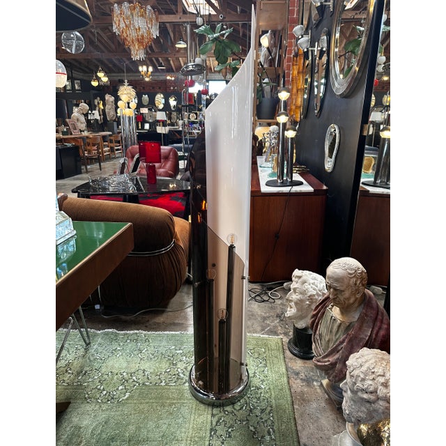 Italian Plexiglass and Chrome Floor Lamp 1980s For Sale - Image 4 of 8