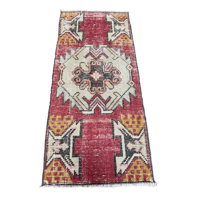 Turkish Yastik Rug 1'5" x 3' For Sale