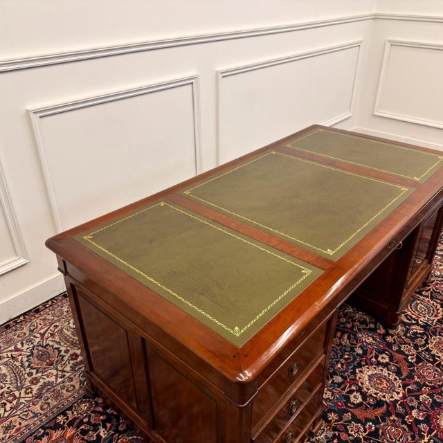 Classic Italian Desk in Wood and Leather For Sale - Image 17 of 18