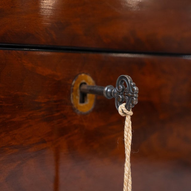 Early 19th Century Mahogany Cellarette or Document Chest on Stand For Sale - Image 9 of 17