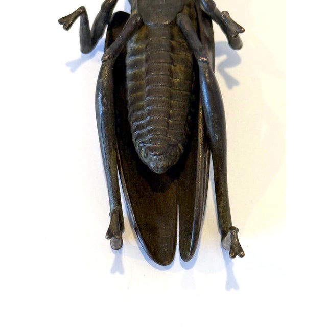 Japanese Articulate Bronze Grasshopper Jizai Okimono Myochin Linage Signed For Sale - Image 4 of 16