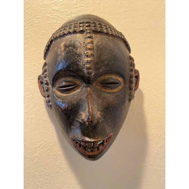 African Vintage African Carved Wooden Baule Mask (10"x8") Tribal Art Figure Smiling For Sale - Image 3 of 6