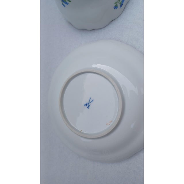 Porcelain Tea Cup and Saucer with Hand-Painted Blue Crocus from Meissen, 1960, Set of 2 For Sale - Image 16 of 17