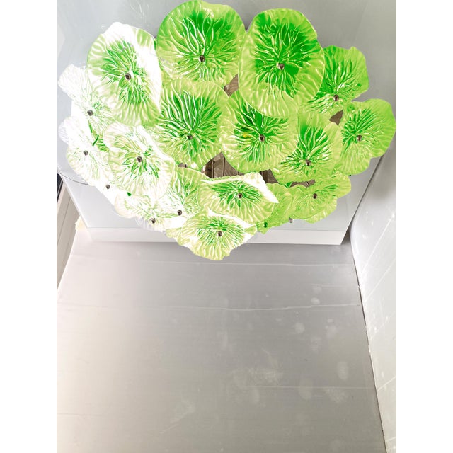 Lively and scenographic flowers in clear and sanded green Murano glass. Exclusive design by Simoeng in Mid-century modern...