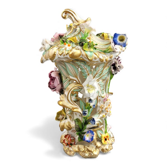 Reticulated Flower-Encrusted Vase with Cover from Coalport, 1835-1845 For Sale - Image 5 of 14