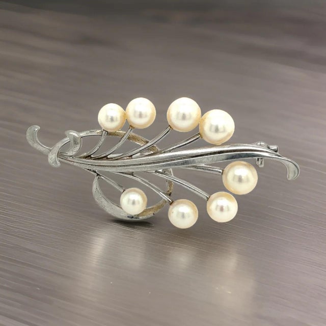 Contemporary 1990s Mikimoto Estate Akoya Pearl Brooch Pin Sterling Silver For Sale - Image 3 of 11