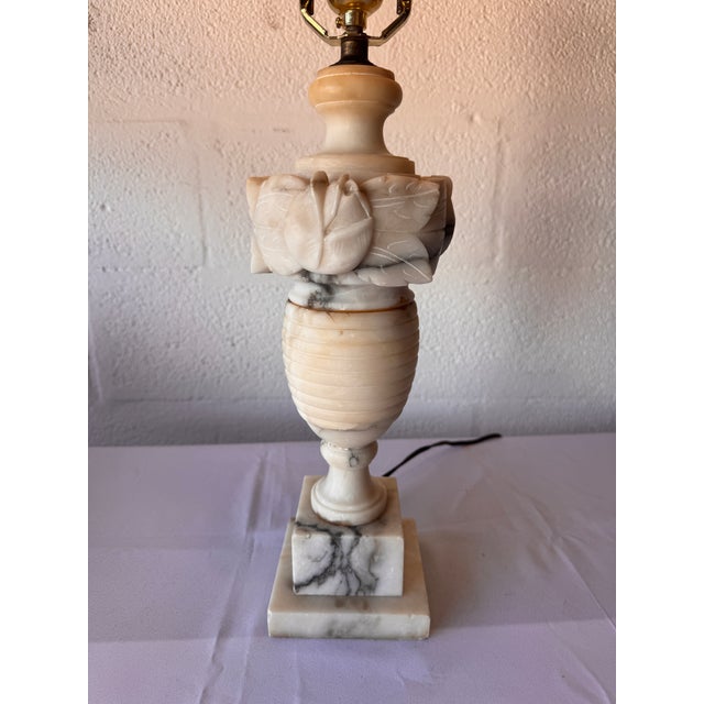 Alabaster 1960s MCM Carved Alabaster Urn Table or Desk Lamp With Leaf Motif For Sale - Image 8 of 12