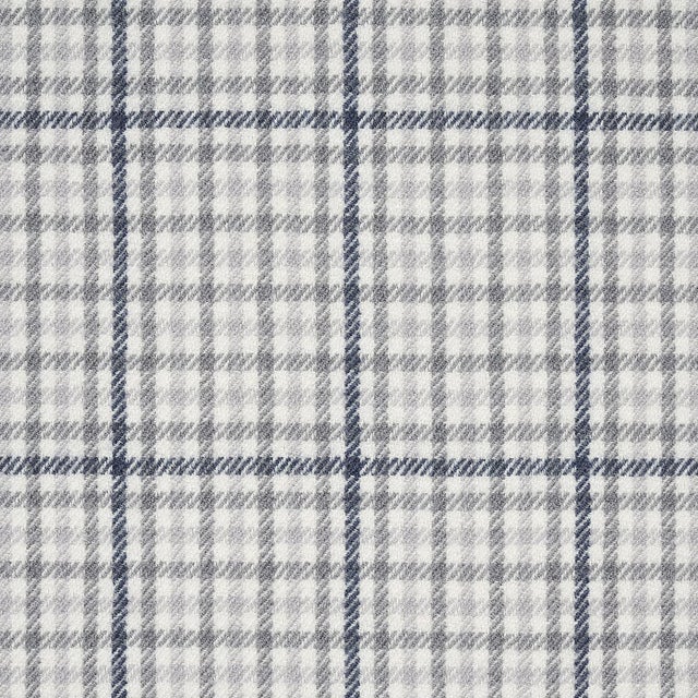 Traditional Sample - Schumacher Aldridge Wool Houndstooth in Grey For Sale - Image 3 of 4