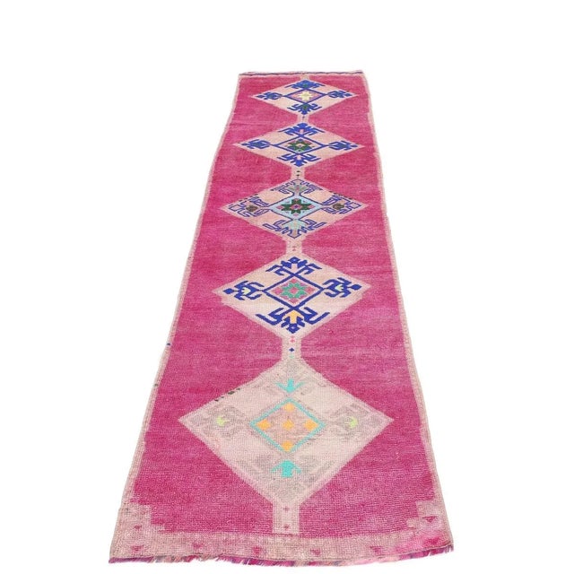 Handknotted vintage decorative Herki runner from Northern Iraq. Approximately 50-60 years old. In very good condition.