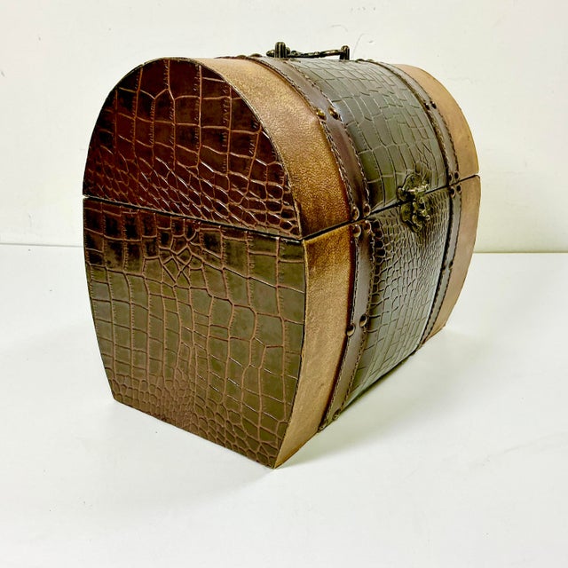 1980s Vintage Americana Boho Chic Wood and Faux Alligator Leather Box, After Ralph Lauren For Sale - Image 14 of 16