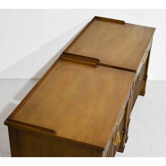 Brown Mid Century Transitional Nightstands by Henredon - A Pair For Sale - Image 8 of 15