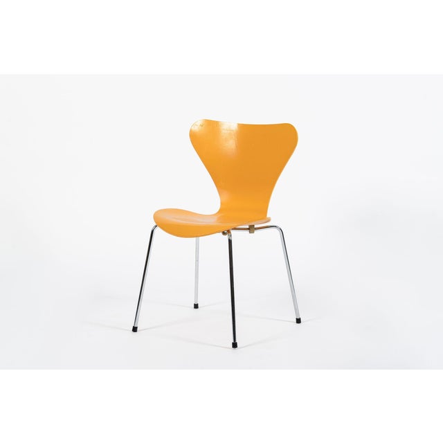 Yellow Yellow Danish Modern Dining Chair Series 7 by Arne Jacobsen for Fritz Hansen For Sale - Image 8 of 14