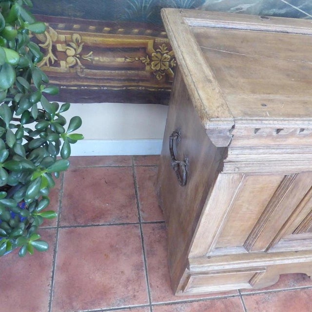 Antique Early 17th Century English Country Oak Chest Coffer, 1620 For Sale - Image 10 of 18