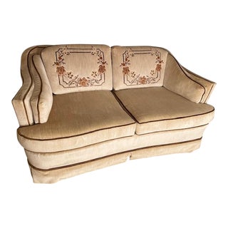 Sale Price! 1990s Classical Italian Provincial Crushed Velvet Love Seat For Sale