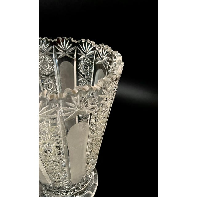 Baccarat Mid-Century Cut Crystal Trumpet Vase in the style of Baccarat, 1940s For Sale - Image 4 of 9