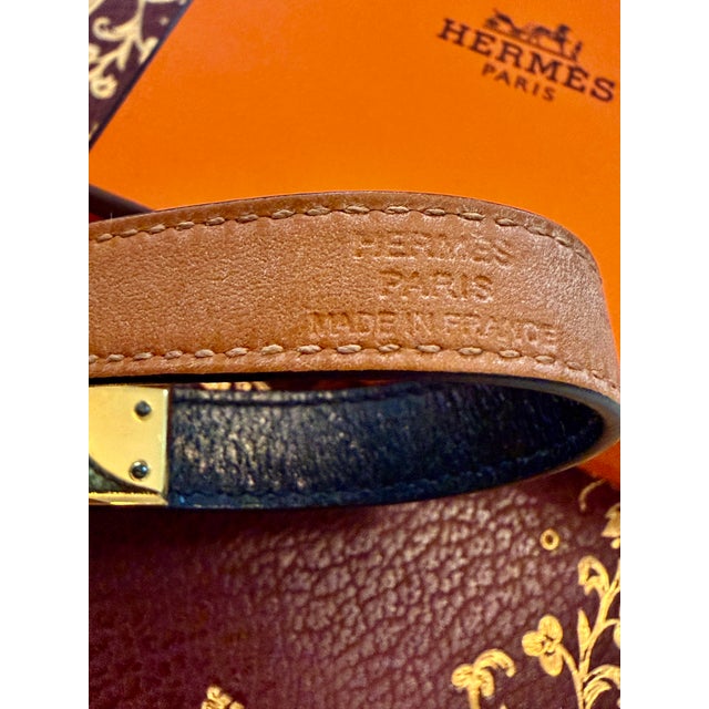 Hermès Kelly Double Tour Bracelet in Black Leather With Gold-Plated Hardware For Sale - Image 10 of 12