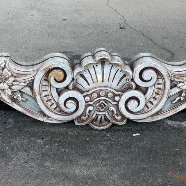 Dorothy Draper 1960s Rococo Revival Wall Mirror Newly Painted in Swedish Gustavian Style Linen White and Light Blue For Sale - Image 4 of 15
