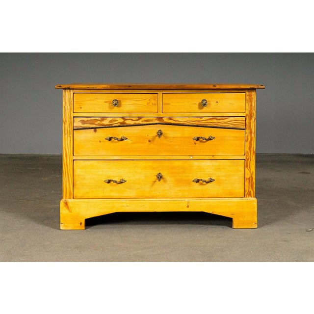 Art Nouveau Chest of Drawers in Pine For Sale - Image 3 of 18