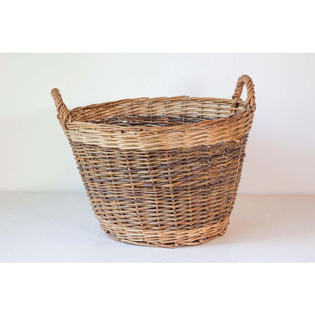 Step into the world of English craftsmanship with this exquisite 20th-century wicker basket, sourced from a private estate...