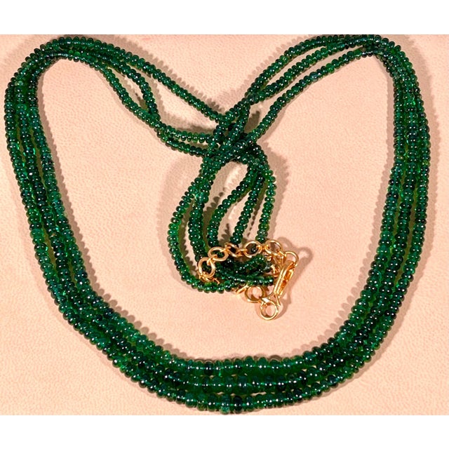 200Ct Fine Emerald Beads 3 Line Necklace with 14 Kt Yellow Gold Clasp Adjustable For Sale - Image 14 of 18
