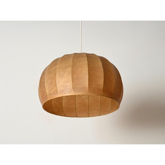 Metal Large Round Beige Cocoon Pendant by Achille Castiglioni for Hille, Italy, 1960s For Sale - Image 7 of 15