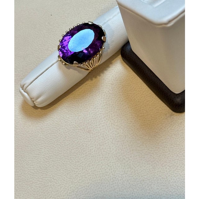 2010s 27 Carat Amethyst Cocktail Ring in 14 Karat Yellow Gold For Sale - Image 5 of 18