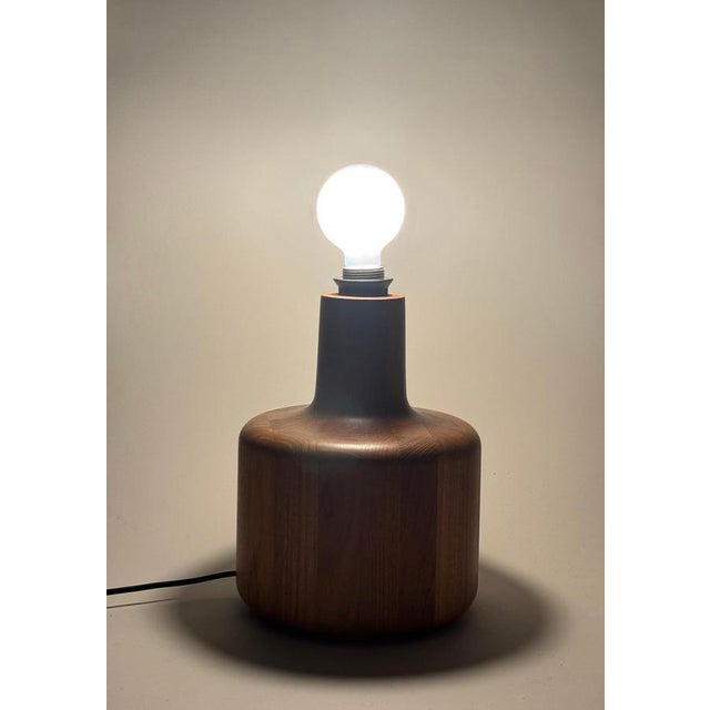 This lovely table lamp, with its simple, Scandinavian design from the 1960s, was made of wood by the well-known company...