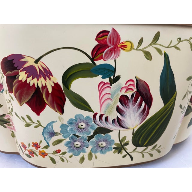 1990s Williamsburg Collection Quatrefoil Floral Oval Tole Planter Cachepot. 20” For Sale - Image 5 of 10