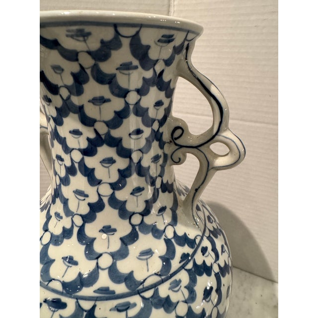 Beautiful Pair of Vintage Blue and White Vases For Sale In New York - Image 6 of 8