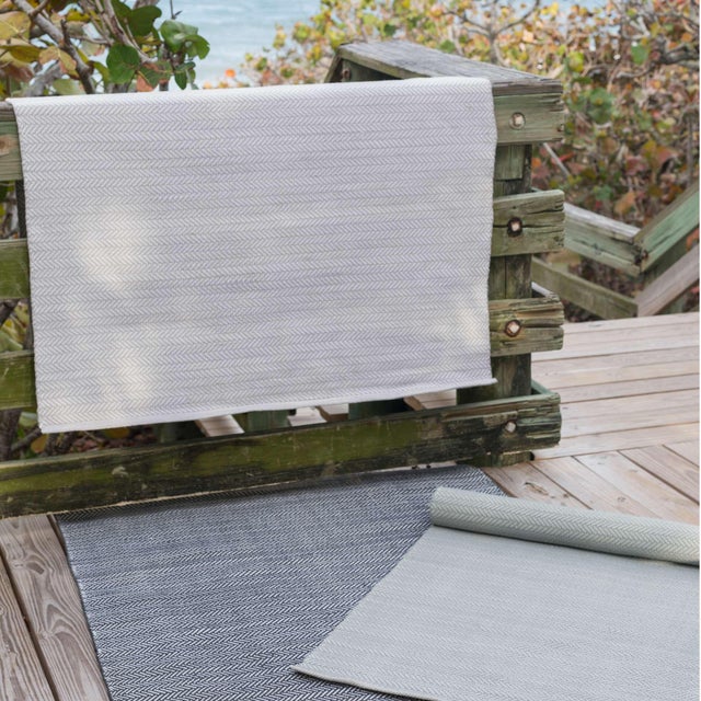 Dash & Albert Dash & Albert by Annie Selke Herringbone Pearl Grey/White Indoor/Outdoor Rug, 10' x 14' For Sale - Image 4 of 6