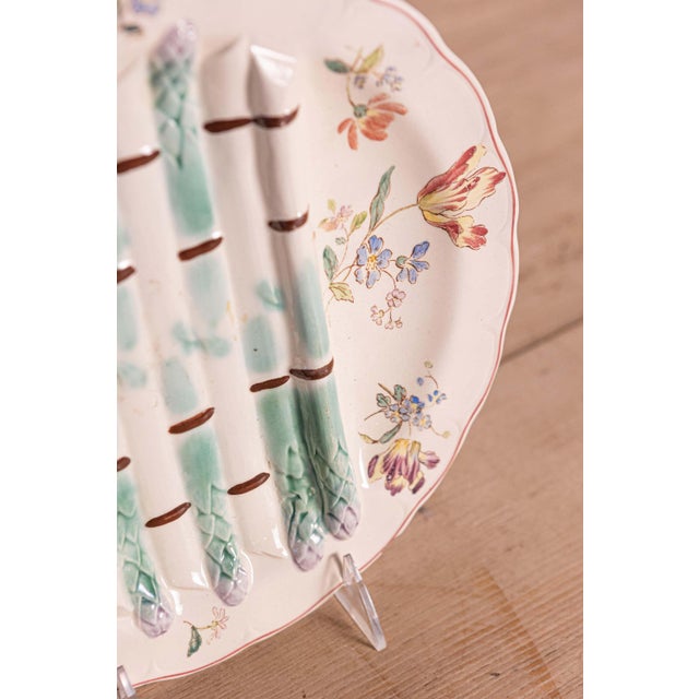 French Longchamp Pompadour Pattern Majolica Asparagus and Flower Plates For Sale - Image 4 of 7