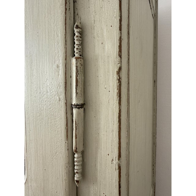 Gray 19th-Century French Provincial Painted Wire-Mesh Armoire For Sale - Image 8 of 18