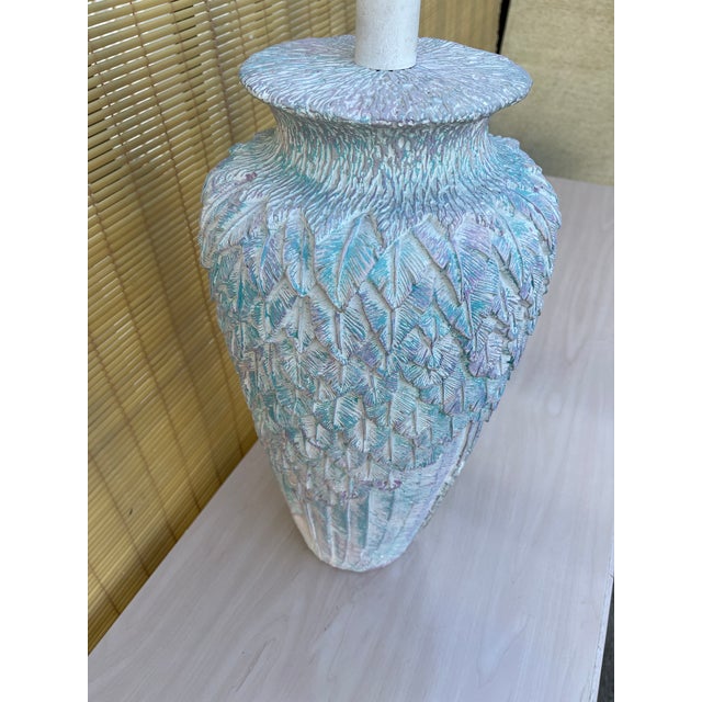 Large Postmodern Feathered Pattern Plaster Table Lamp. Circa 1980s For Sale In Miami - Image 6 of 12