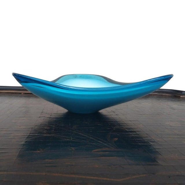 Murano Sommerso Biomorphic Shaped Bowl Centerpiece 1970s Stunning Murano hand blown art glass bowl or centerpiece in...