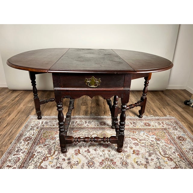 Early 18th Century Antique English William & Mary Walnut One Drawer Gateleg Dining Table C. Early 18th Century For Sale - Image 5 of 13