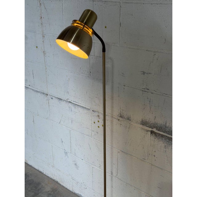 Metal Vintage Mid-Century Modern Brass Single Spotlight Floor Lamp With Directional Shade For Sale - Image 7 of 9