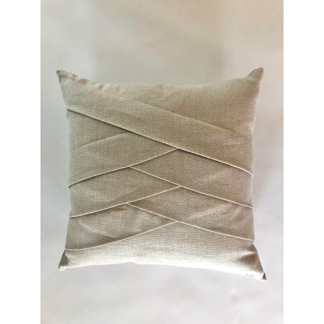 This custom made 100% linen 22 x 22 knife-edge pillow from Ryan Studio is elegant and sophisticated. Although it is a...